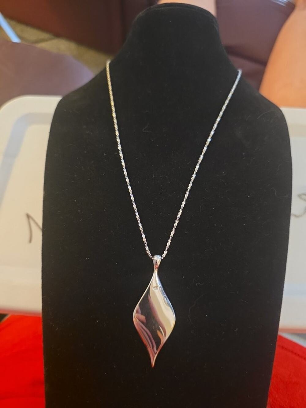 Vintage Silver-Tone Necklace with Abstract Pendant20 Inch B